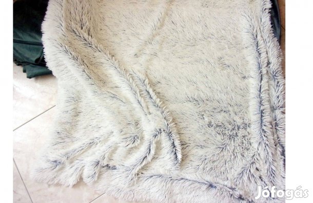 200x140 cm modern újszerű ágytakaró ágy takaró Újpest központ közelébe