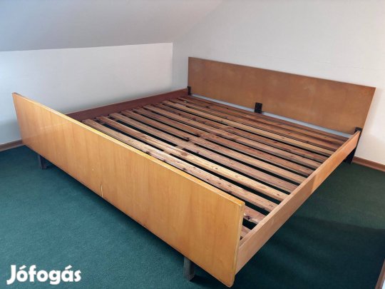 200x200-as franciaágy / ágyrács / éjjeliszekrény / ágy ágykeret komód