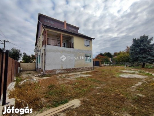 201 nm-es ház eladó Monor