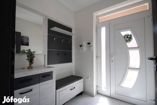 2023-ban épült, újszerű, 3 szoba nappalis önálló családi ház