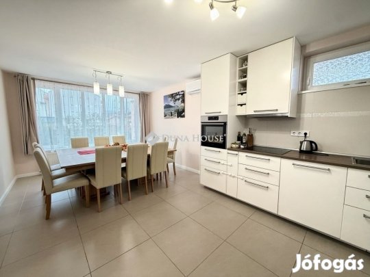 205 nm-es ház eladó Velence