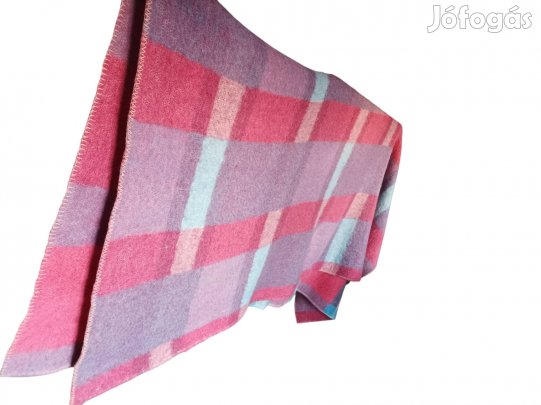 206*190 cm-es szép, ritka színű gyapjú takaró 