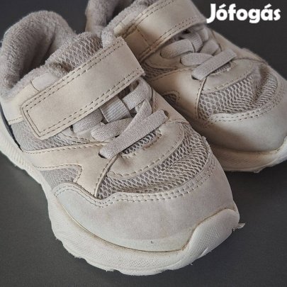 20-21-es méret sportcipő