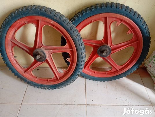 20" műanyag küllős kerék eladó