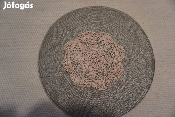 20 cm.-es fehér csillag mintás csipke alátét terítő eladó