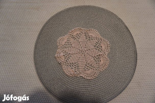 20 cm-es fehér kerek csillag mintás alátét terítő eladó