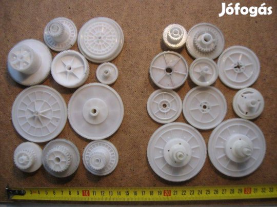 20 darab ferde fogazású fogaskerék