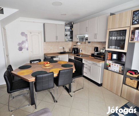20 ker Csányi utcában 69 m2 1+2 szobás kertkapcsolatos lakás eladó