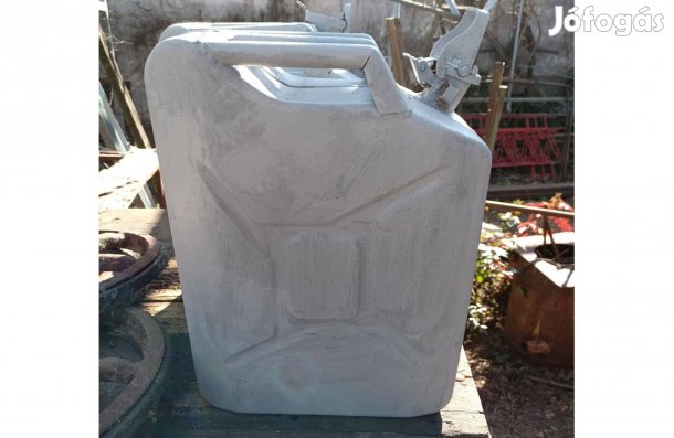 20 literes fém üzemanyagkanna