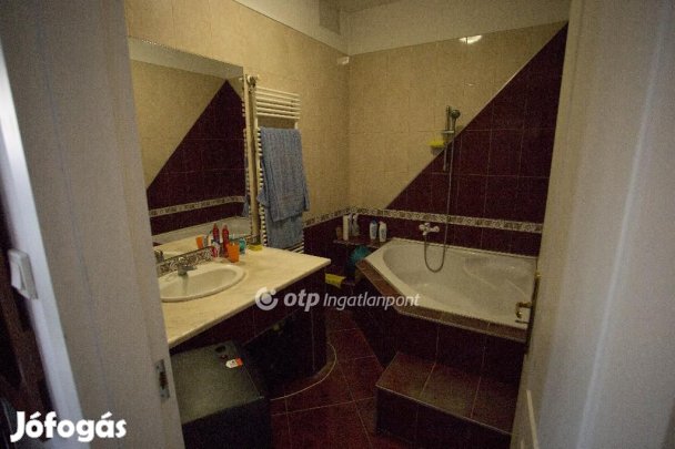 212 nm-es ház eladó Szűcsi