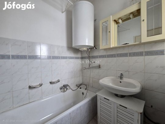 213 nm-es ház eladó Gyömrő