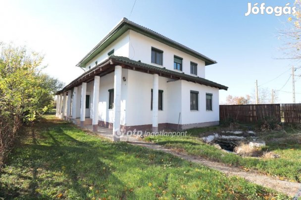 213 nm-es ház eladó Ráckeve