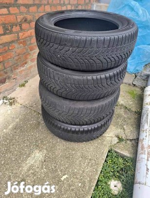 215/60 R17 Kumho Wintercraft WP51 téligumi szett