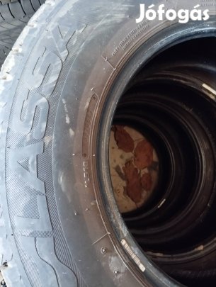 215/70 r15c Nyari gumi Lassa Németországból 8 mm-es.