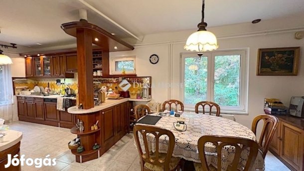 218 nm-es ház eladó Erdőkertes