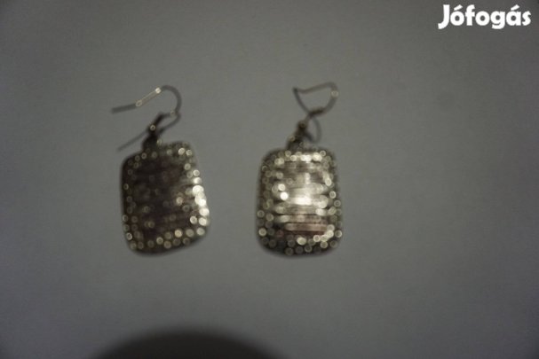 21x31 mm.-es aranysárga fém öntvény csüngő fülbevaló eladó