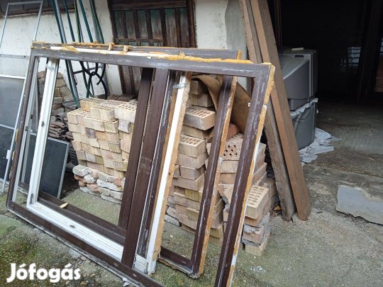 220 X 142-ös kerettel bontott műanyag osztott ablak eladó