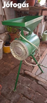 220-as terménydaráló