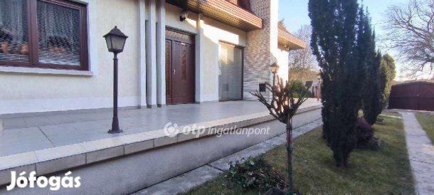 221 nm-es ház eladó Orosháza