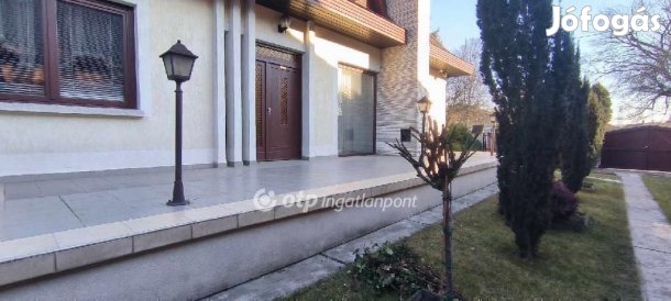 221 nm-es ház eladó Orosháza