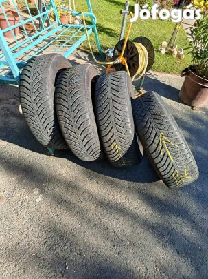 225 x60x17 Kumho 4 évszakos gumik