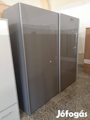 225cm széles, 220cm magas tolóajtós gardrób, szép állapotban eladó