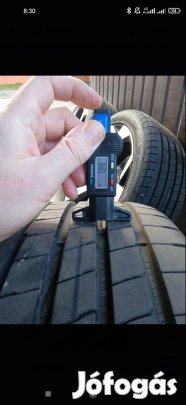 225x45x19"-os Goodyear nyari