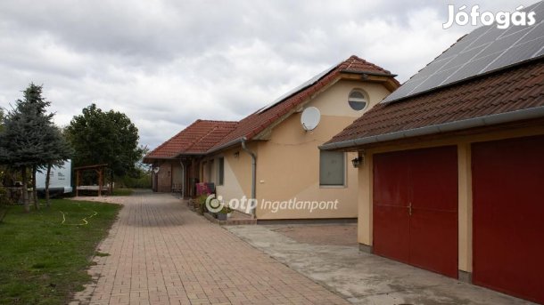 226 nm-es ház eladó Szabadbattyán