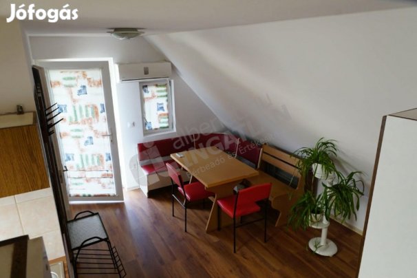 22. kerületben hosszú távra kiadó 60 m-es tetőtéri lakás