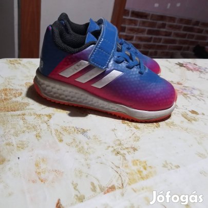22-es Adidas puha tépőzáros cipő