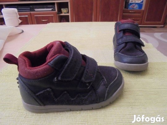 22-es Clarks sötétkék tépőzáras cipő babacipő 22