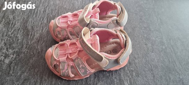 22-es keveset használt, zárt orrú szandál dupla tépőzárral