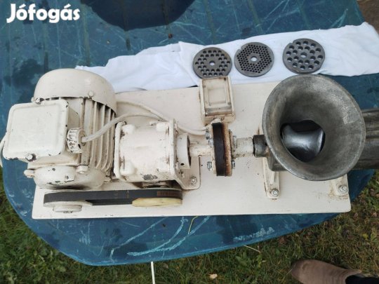 22-es motoros húsdaráló eladó!