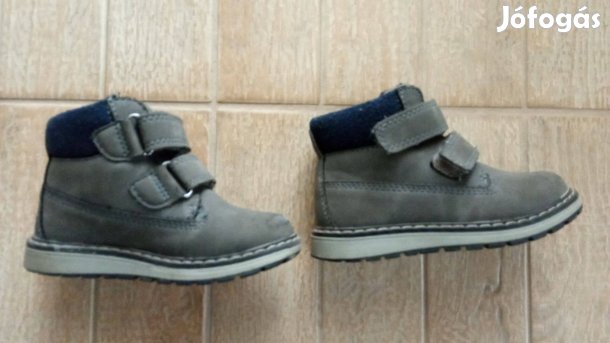 22-es téli bakancs, bélelt magas szárú cipő