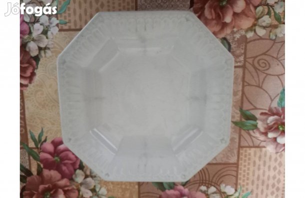 22 x 22 cm-es porcelán kínáló tál