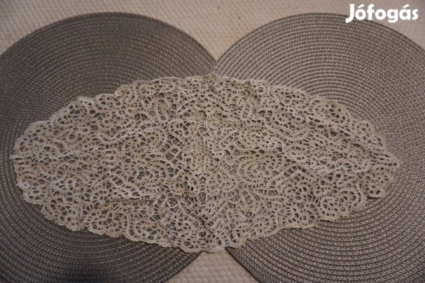 22x48 cm.-es ellipszis alakú csipke alátét terítő eladó