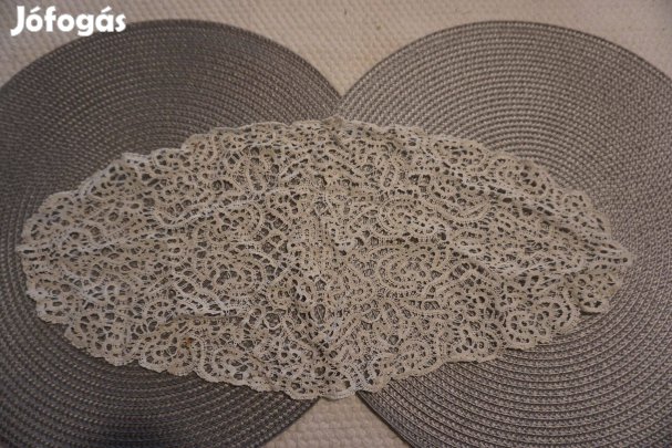 22x48 cm.-es ellipszis alakú csipke alátét terítő eladó