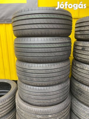 235/40 R19 Goodyear Asymmetric6 96W