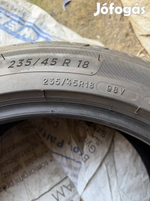 235/45R18" nyári gumi
