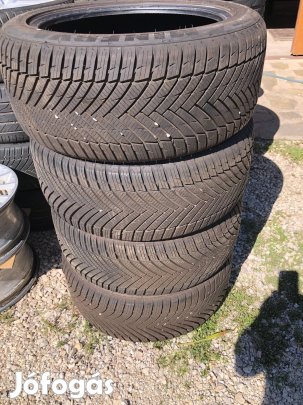 235 45 17 újszerű négyévszakos gumi 4db 235/45/17