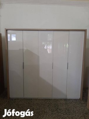 235 cm széles, 215 cm magas gardrób szekrény eladó