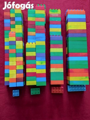 238 db műanyag építőkocka