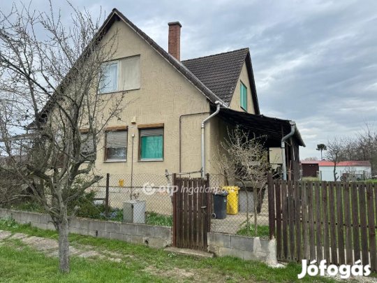 239 nm-es ház eladó Tiszacsege