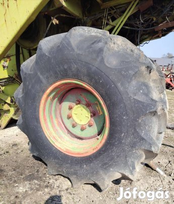 23,1/18-26 szerelt kombájn első kerék