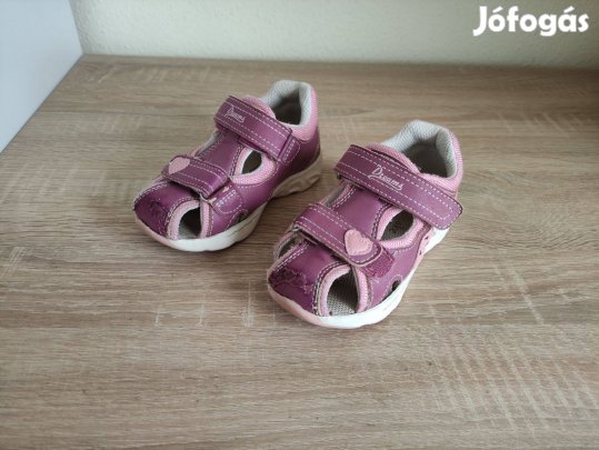 23-as lányka bőr szandál