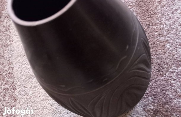 23 cm magas, fekete korondi váza