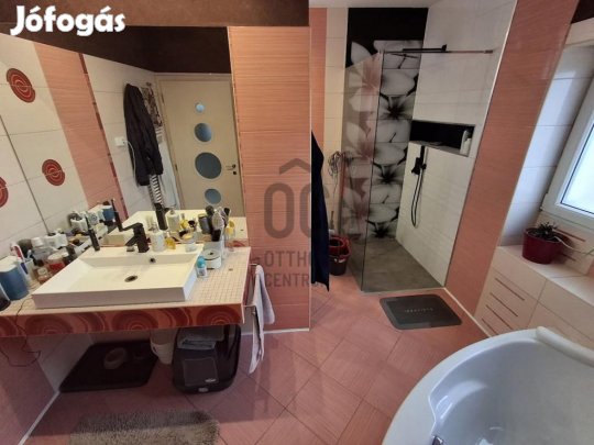 240 nm-es ház eladó Cegléd