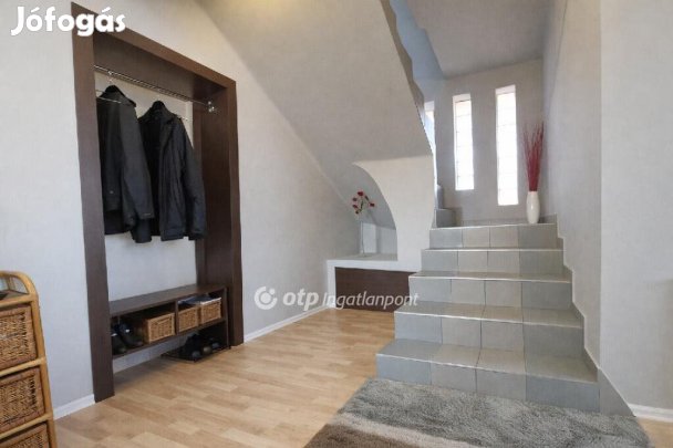 240 nm-es ház eladó Cegléd