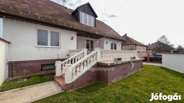 240 nm-es ház eladó Halászi