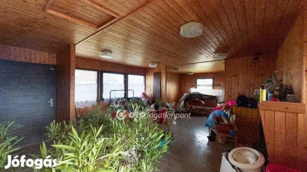 240 nm-es ház eladó Halászi